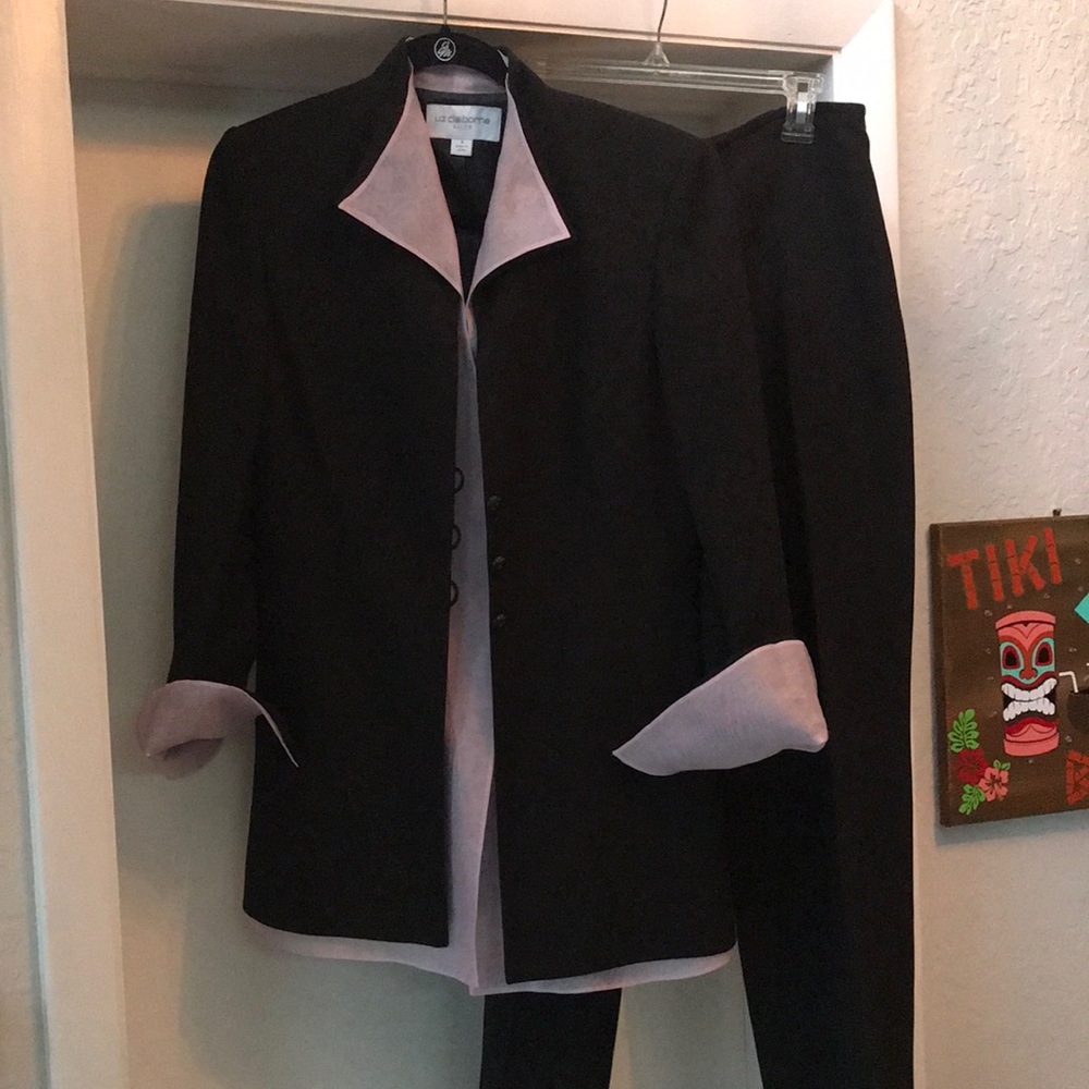 Liz Claiborne women’s pant suit in size 8